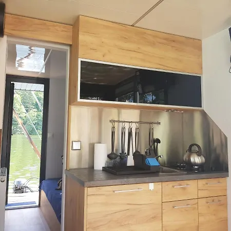 Plywajace Houseboat4u, Mazury Apartment *
