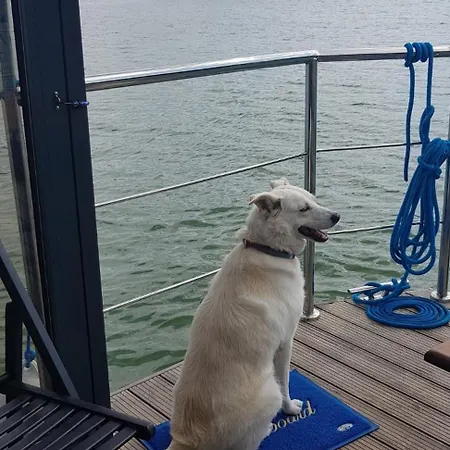 Plywajace Houseboat4u, Mazury Апартаменты *